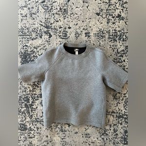 Women’s Lululemon shorts sleeve sweatshirt in excellent condition.